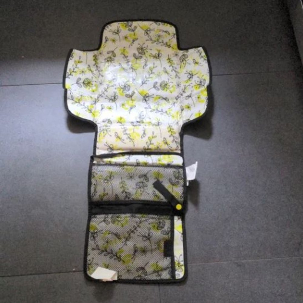 Munchkin Portable Diaper Travel Changing Pad Wipes